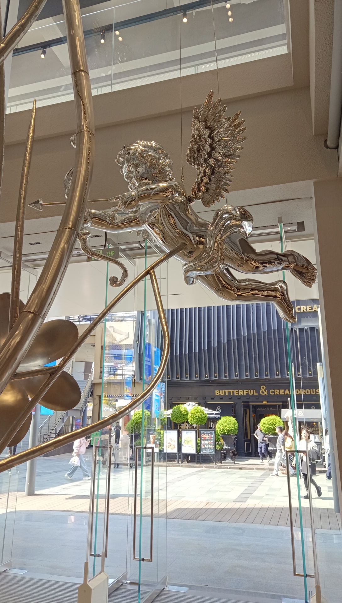 Pop brand entrance sculpture brand image stainless steel mirror effect dynamic angel