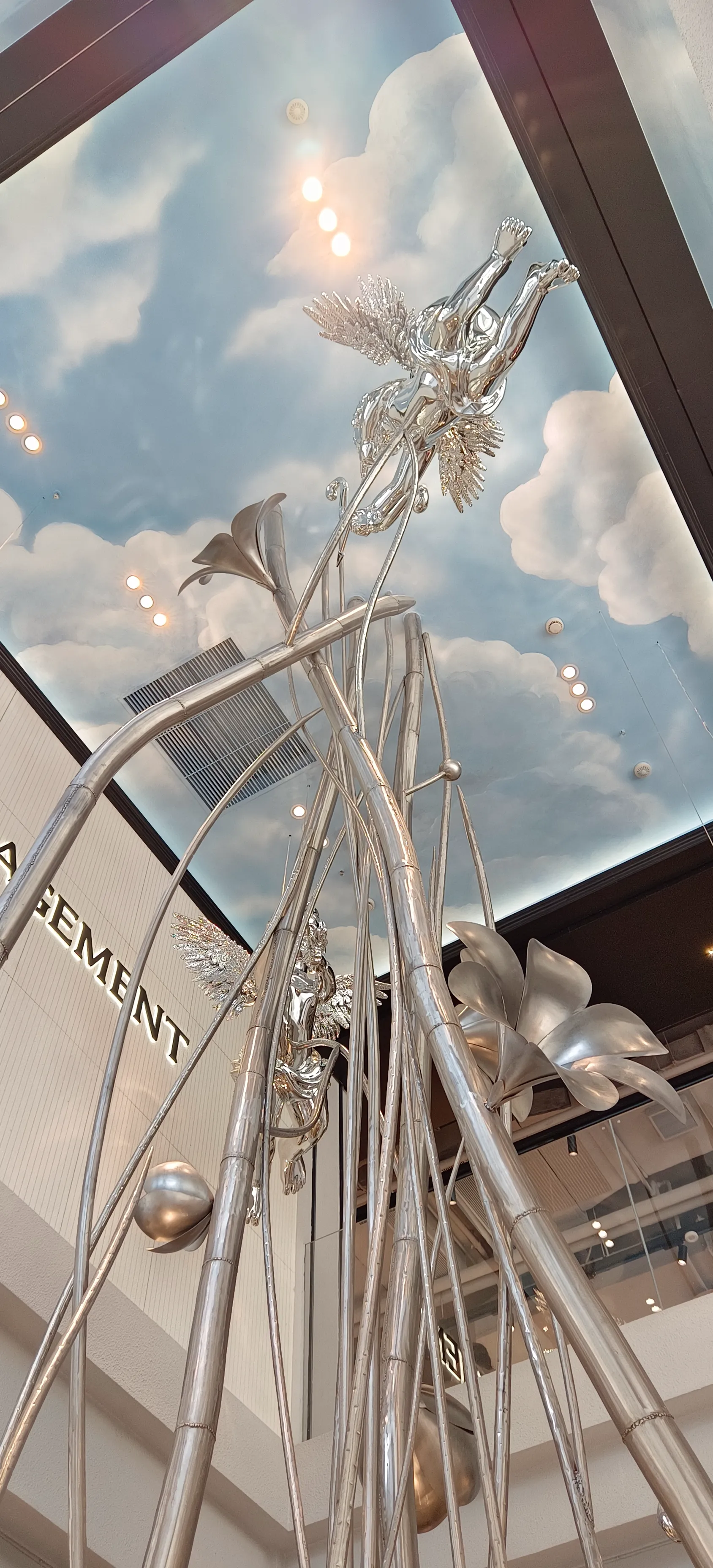 Pop brand entrance sculpture brand image stainless steel mirror effect dynamic angel