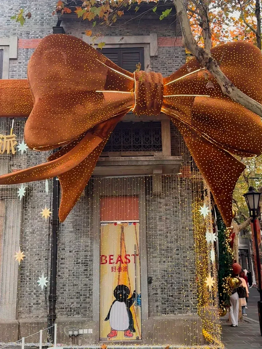 Brand store's Christmas entrance luxury Christmas decorative bows and lighting strips