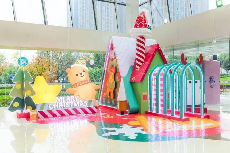 Grand Mall Atrium Christmas Theme Installation – Whimsical Pop-Art Candy Cabin Set with Towering Candy-Cane Chimney & Neon Archway