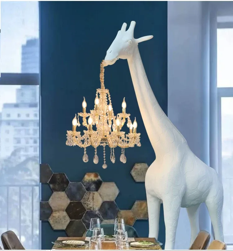 Giraffe sculpt floor lamps, light luxury large-scale sculpture ornaments, grand villa exhibition halls, high-end hotel decoration project wall lamps