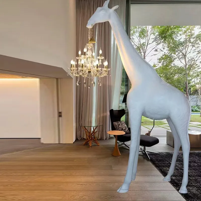 Giraffe sculpt floor lamps, light luxury large-scale sculpture ornaments, grand villa exhibition halls, high-end hotel decoration project wall lamps