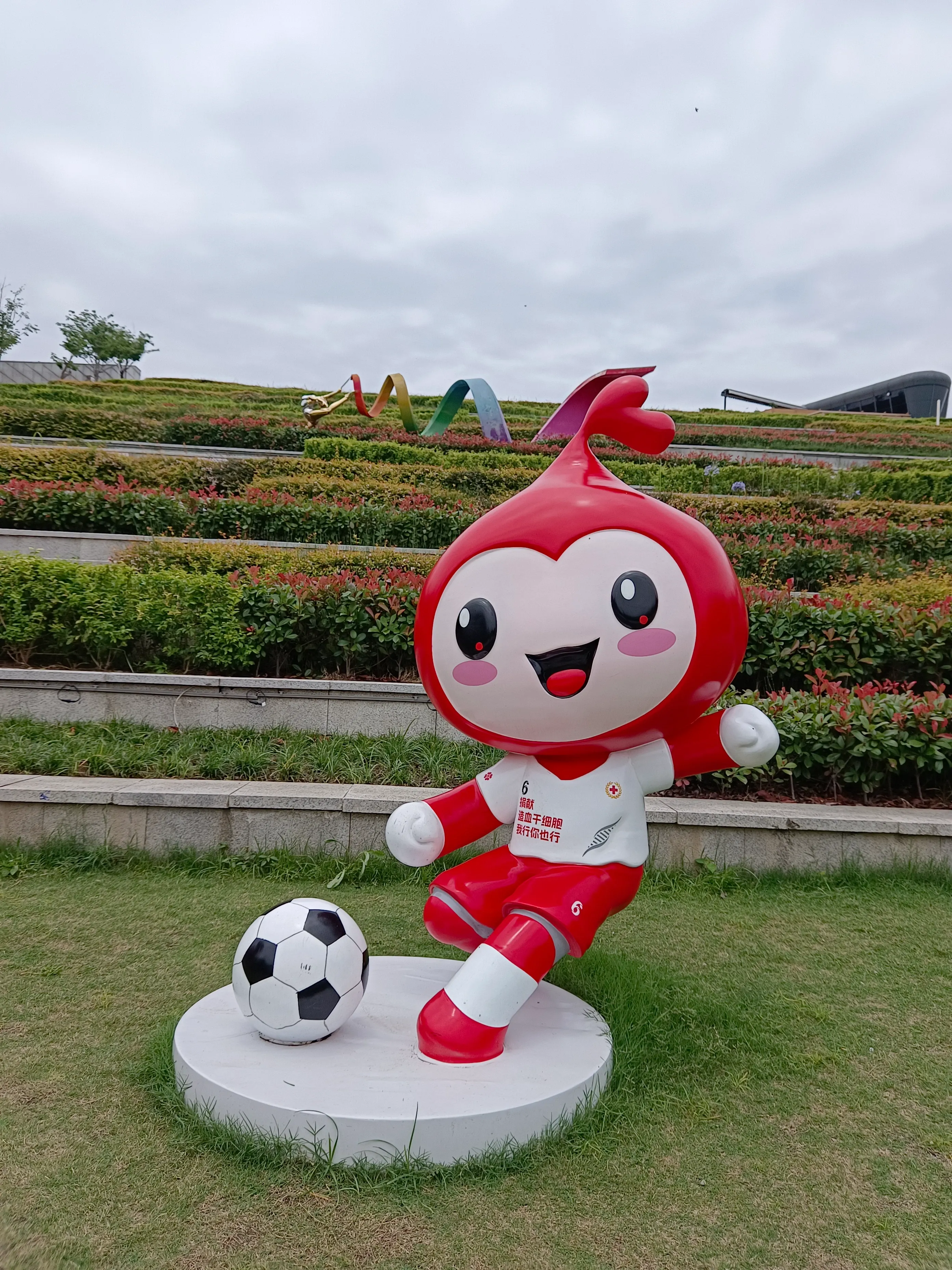 Custom Sports-Themed IP Mascot Sculptures for Shopping Malls, Gyms & Lottery Stores | B2B Manufa