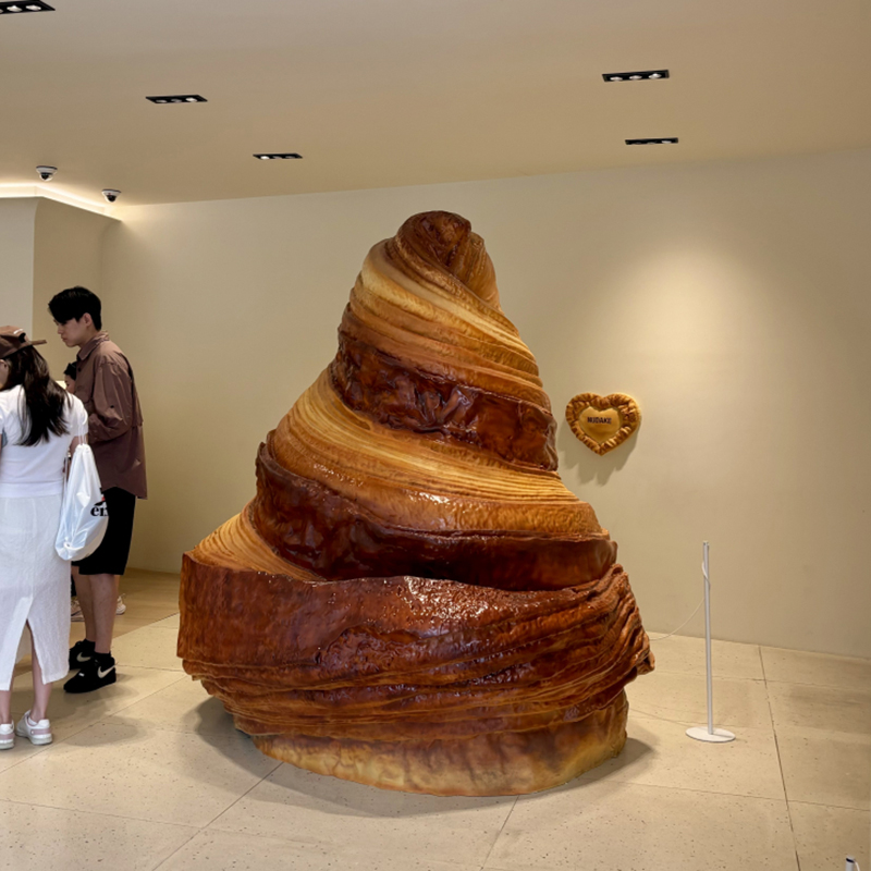 Giant Hyper-Realistic Croissant Sculpture – Oversized Bakery Display Prop & Commercial Food Art Installation for Storefronts