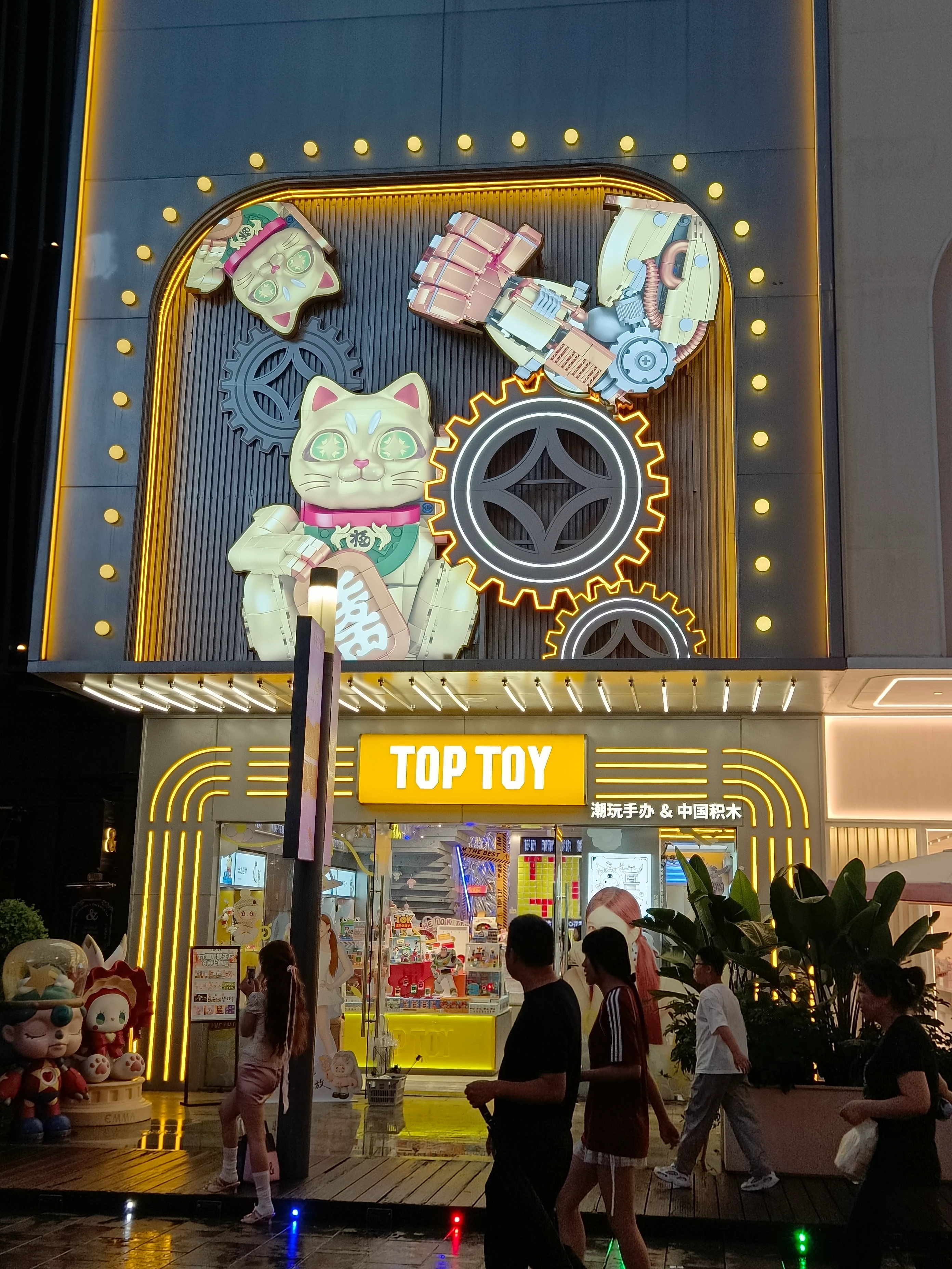 Factory-Direct Custom Mechanical Shopfront Sculpture – Bespoke IP Character & Neon Art Facade for City Commercial Plazas & High-End Retail Developments
