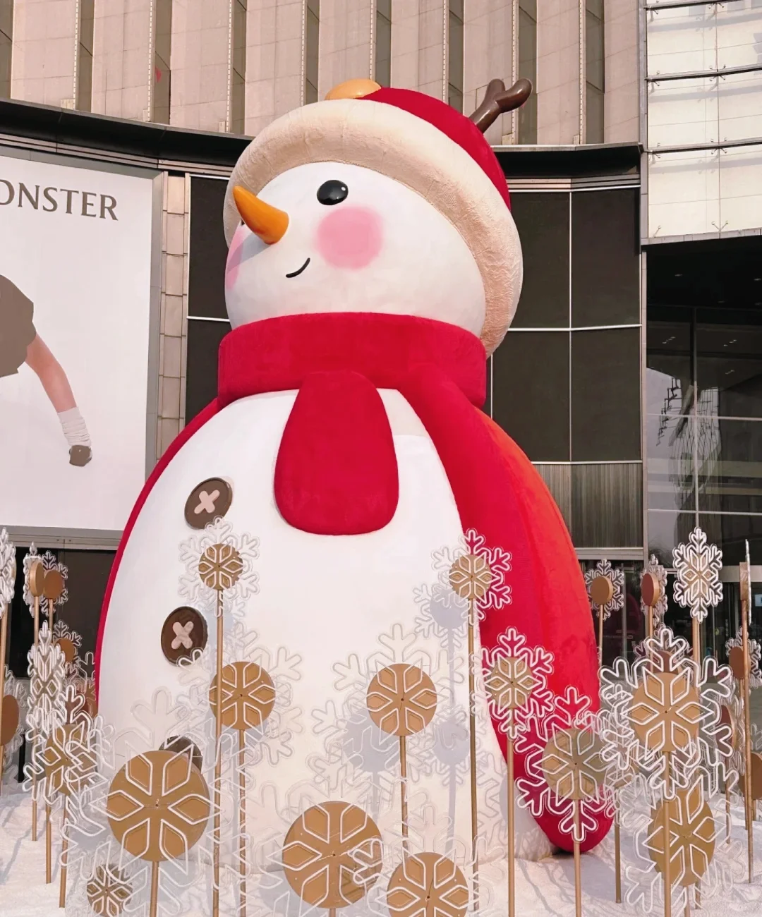 Giant Fiberglass Snowman Sculpture with Play Slide for Mall Decor