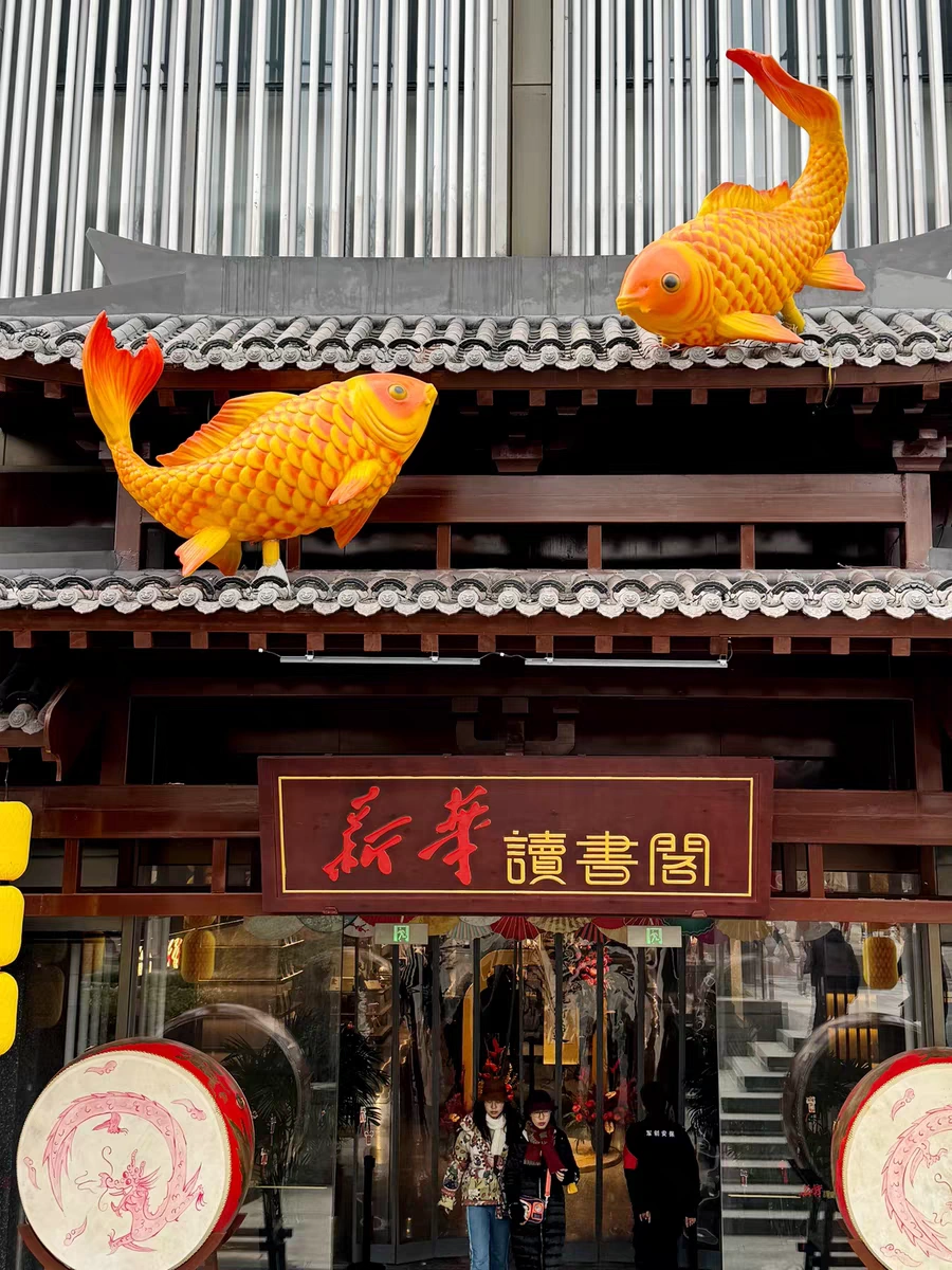 Outdoor Illuminated Koi/Goldfish Lantern Sculpture